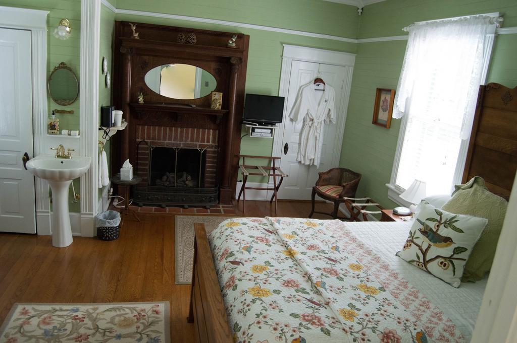 Mountain Rose Inn Woolwine Екстер'єр фото