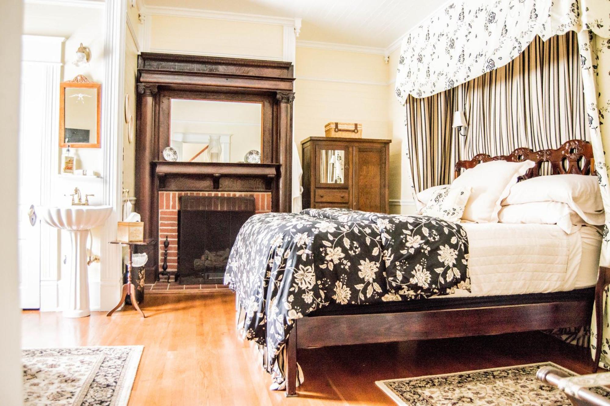 Mountain Rose Inn Woolwine Екстер'єр фото