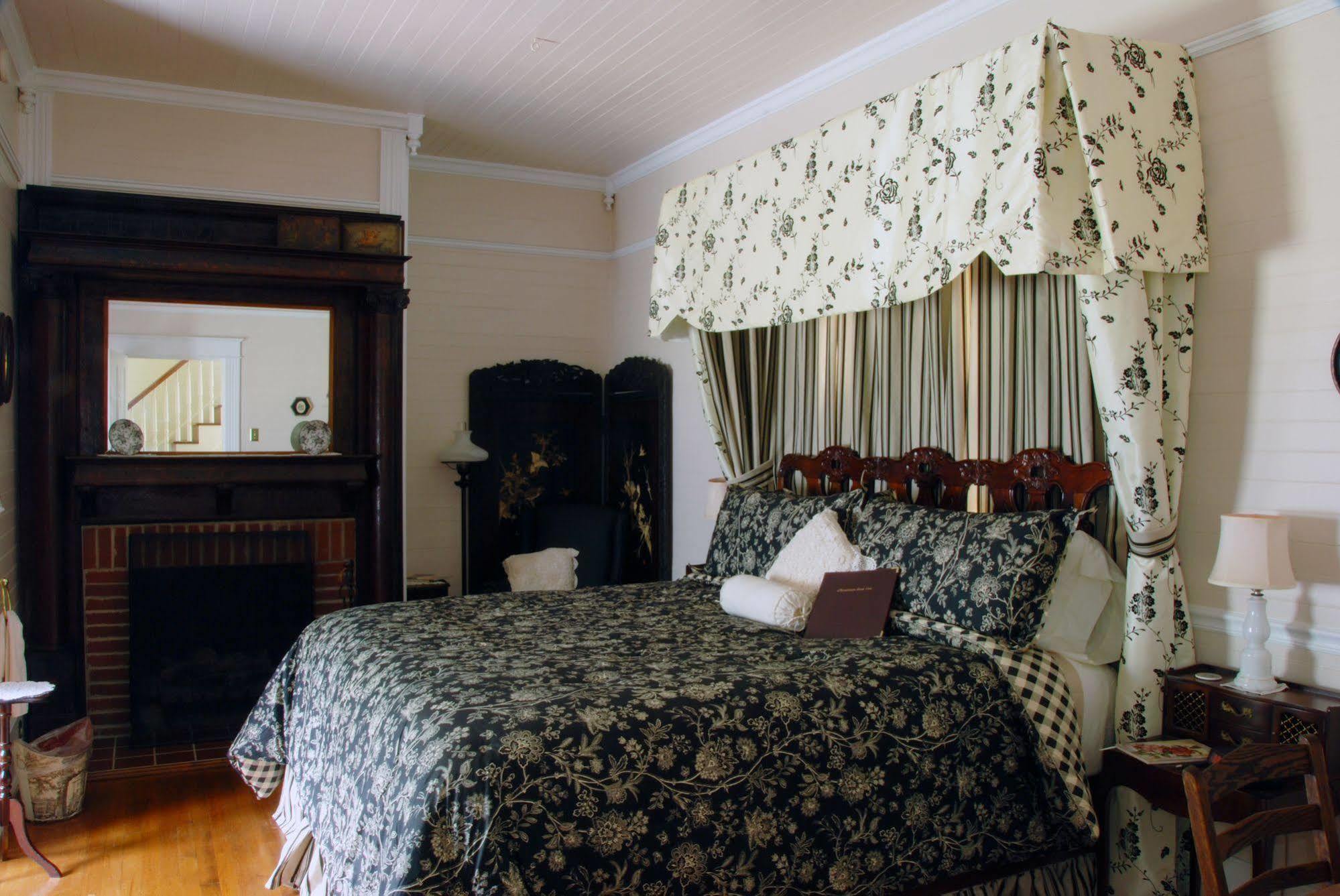 Mountain Rose Inn Woolwine Екстер'єр фото