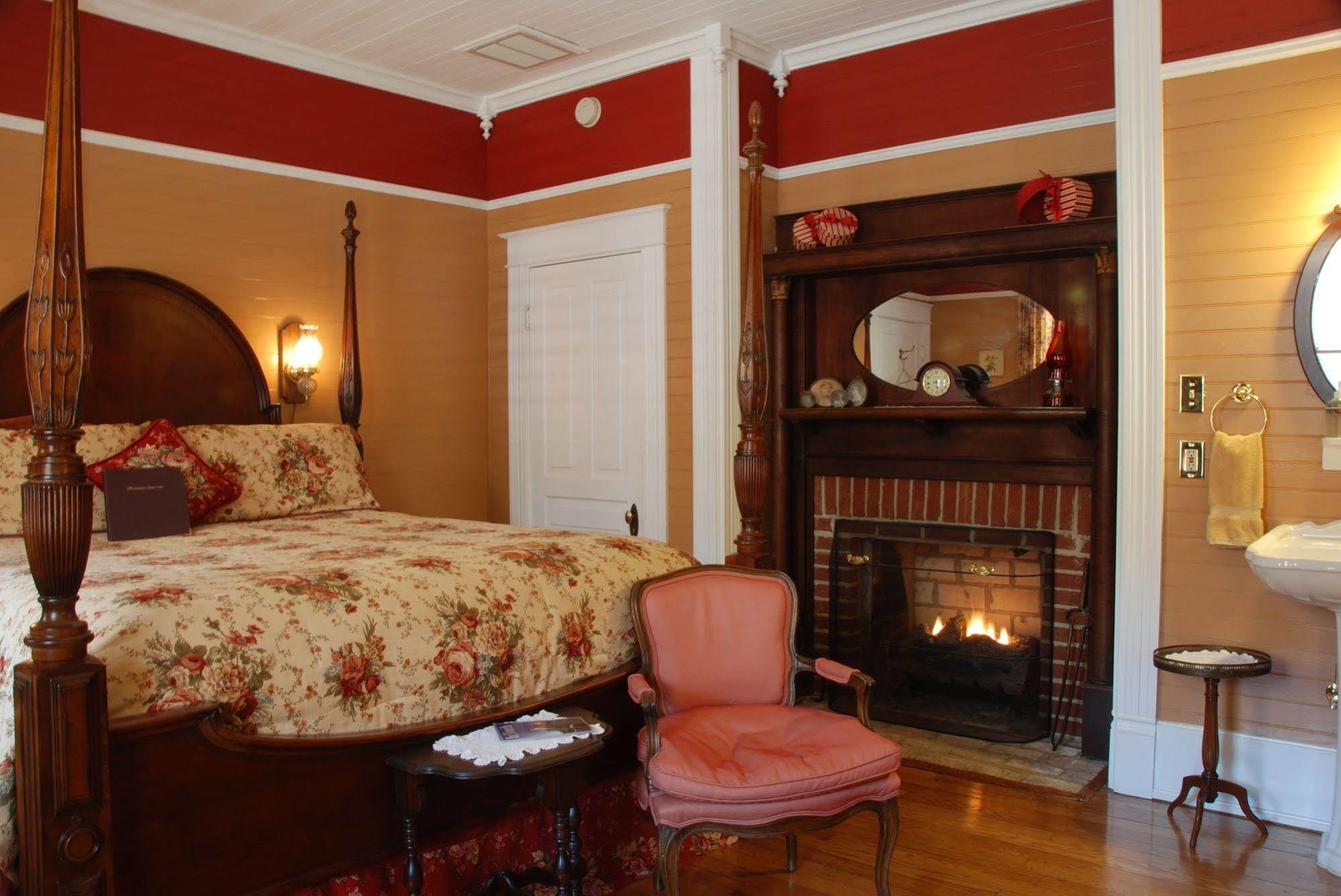 Mountain Rose Inn Woolwine Екстер'єр фото